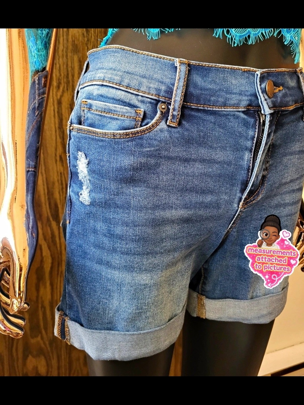 Juicy Couture women's medium wash blue denim Roll-Cuff bermuda shorts Size 6